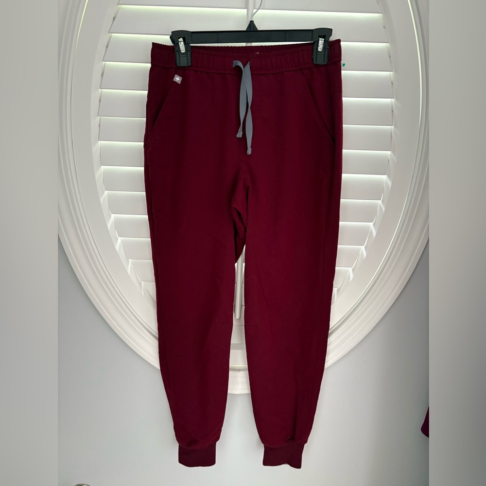 Figs‎ men’s XS Short maroon joggers